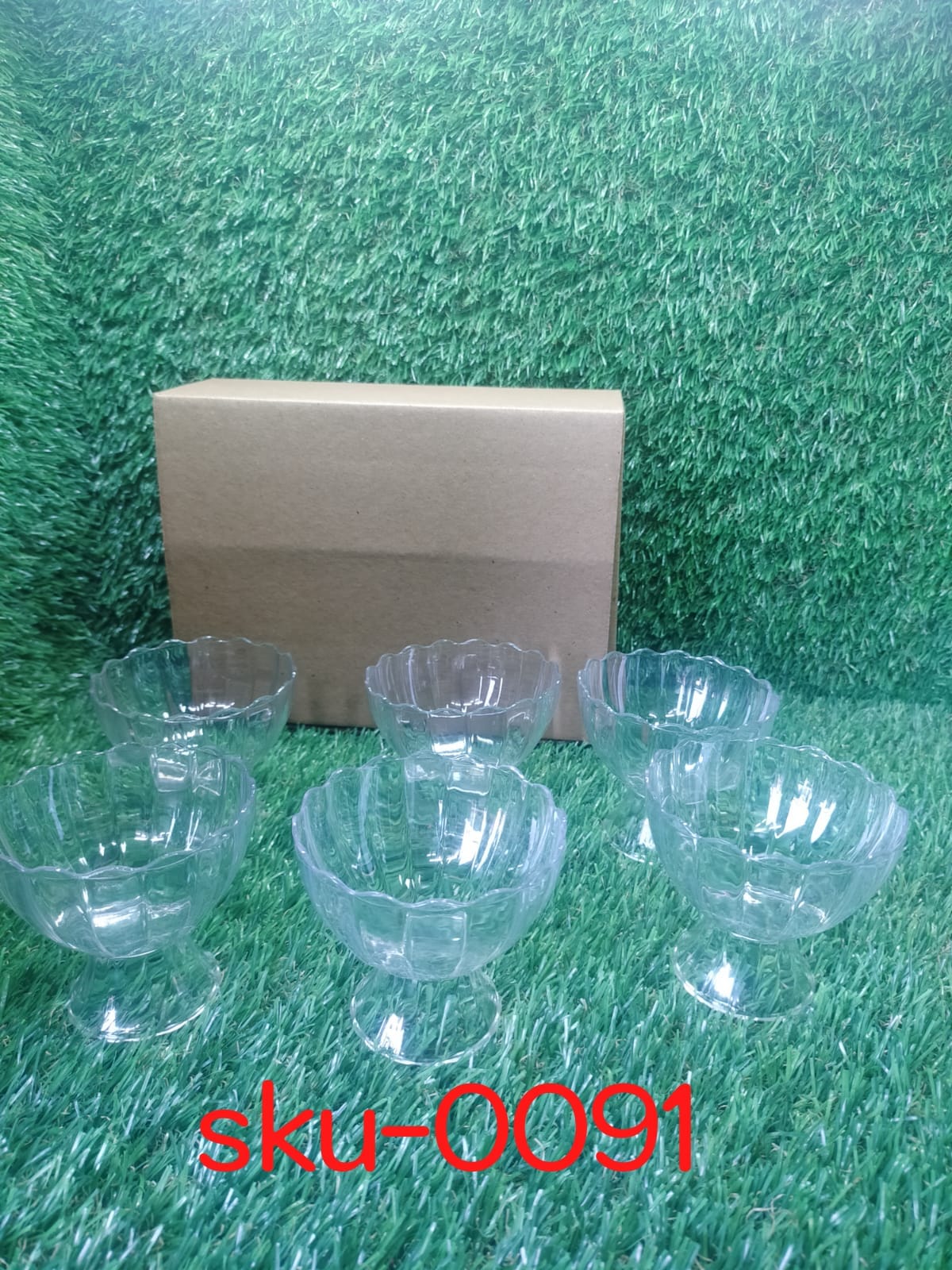 Versatile glass bowls for serving ice cream, fruits, and desserts, set of 6. Versatile glass bowls for serving ice cream, fruits, and desserts, set of 6.